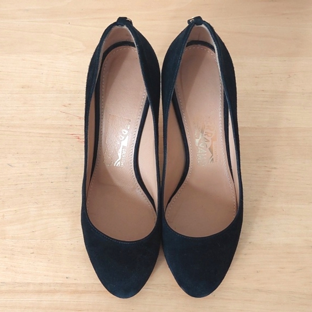 Salvatore Ferragamo black suede pumps - Picture 5 of 16